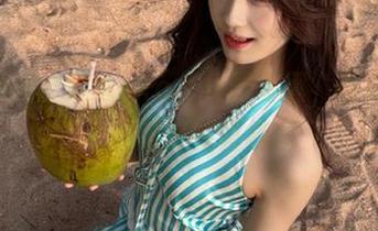 精美图集：Umeko J校服写真，百变风格带你领略纯真校园